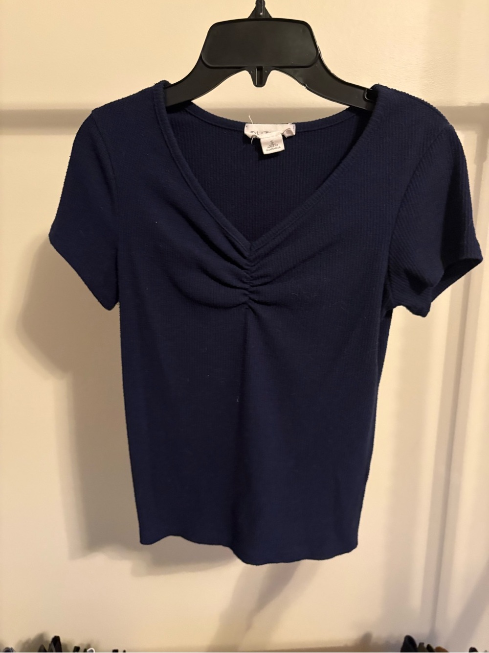 Ruched V-Neck Short Sleeve Tee in Navy by
